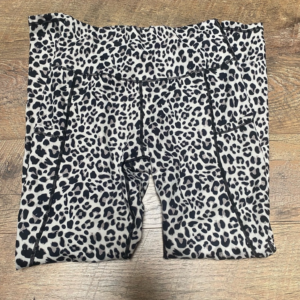 Leopard side pocket leggings medium